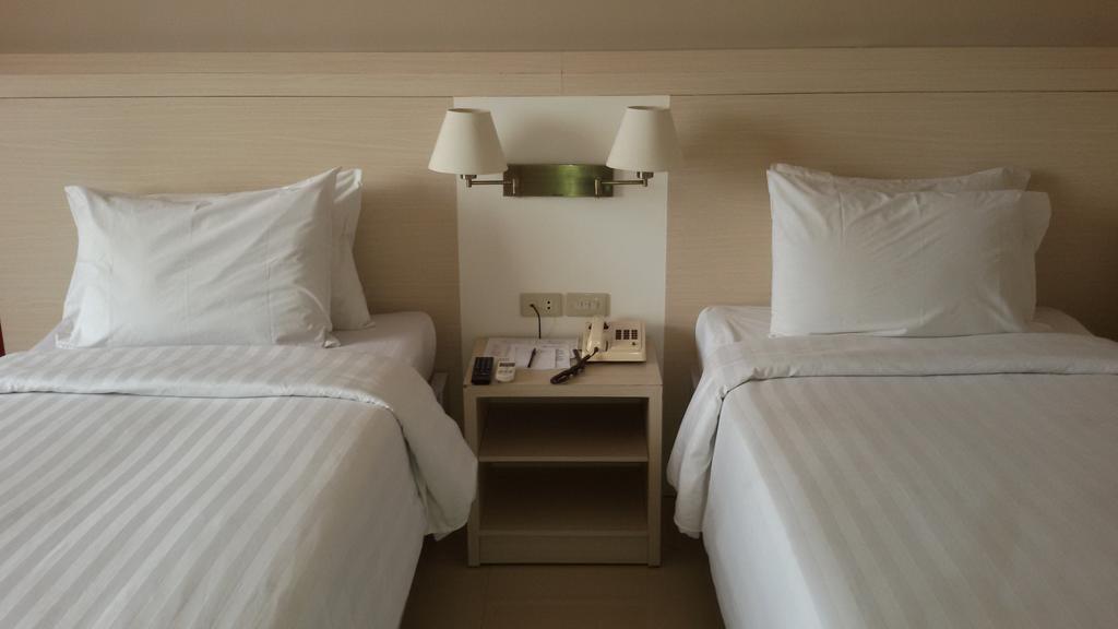 Hotel Sandjaja ปาเลมบัง ภายนอก รูปภาพ