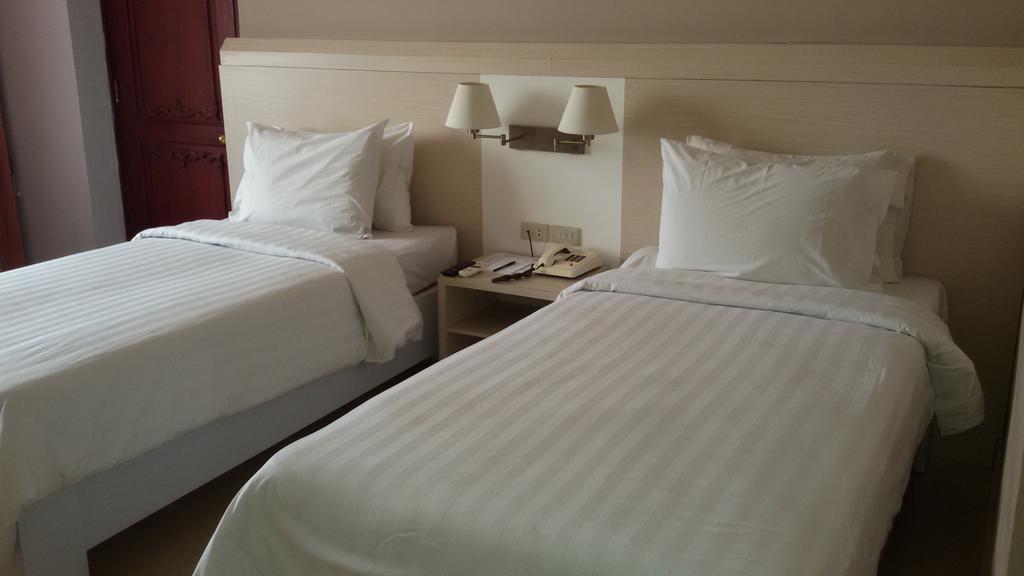 Hotel Sandjaja ปาเลมบัง ภายนอก รูปภาพ