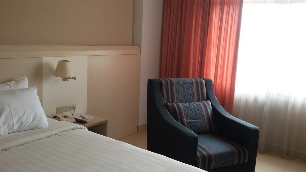 Hotel Sandjaja ปาเลมบัง ภายนอก รูปภาพ