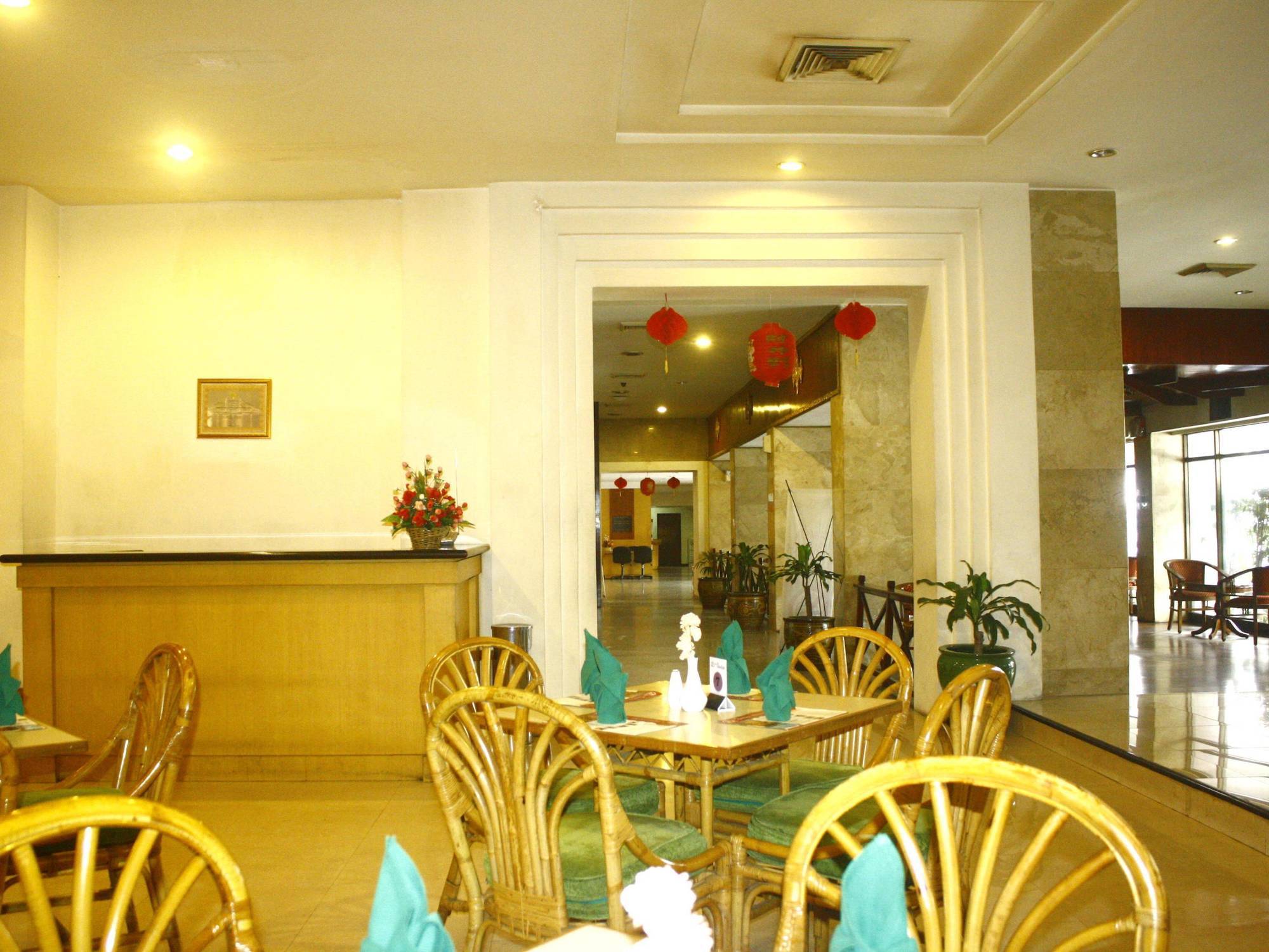 Hotel Sandjaja ปาเลมบัง ภายนอก รูปภาพ